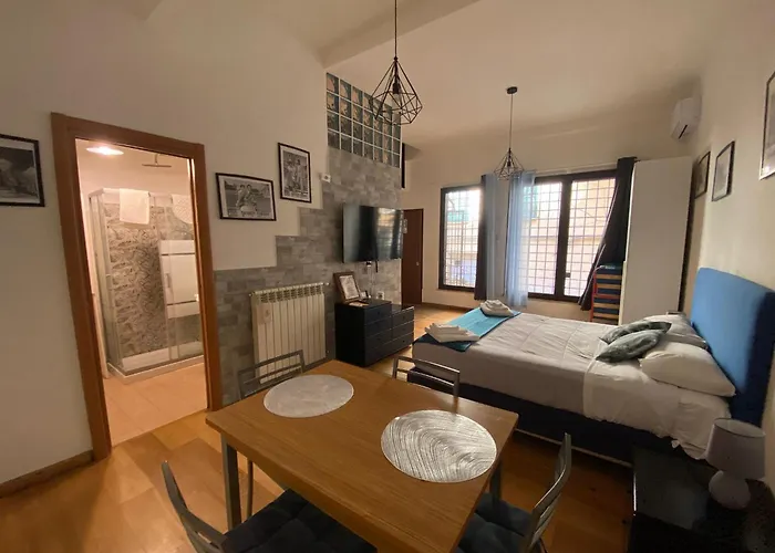 Lacasitadeau - Trastevere-monteverde-vaticano * Rom